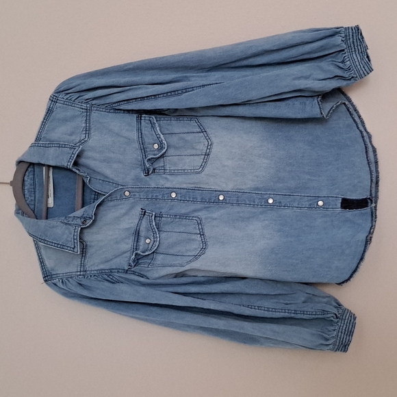 Free People We The Free With Love Chambray Denim Button Down Shacket siz… - Picture 2 of 9